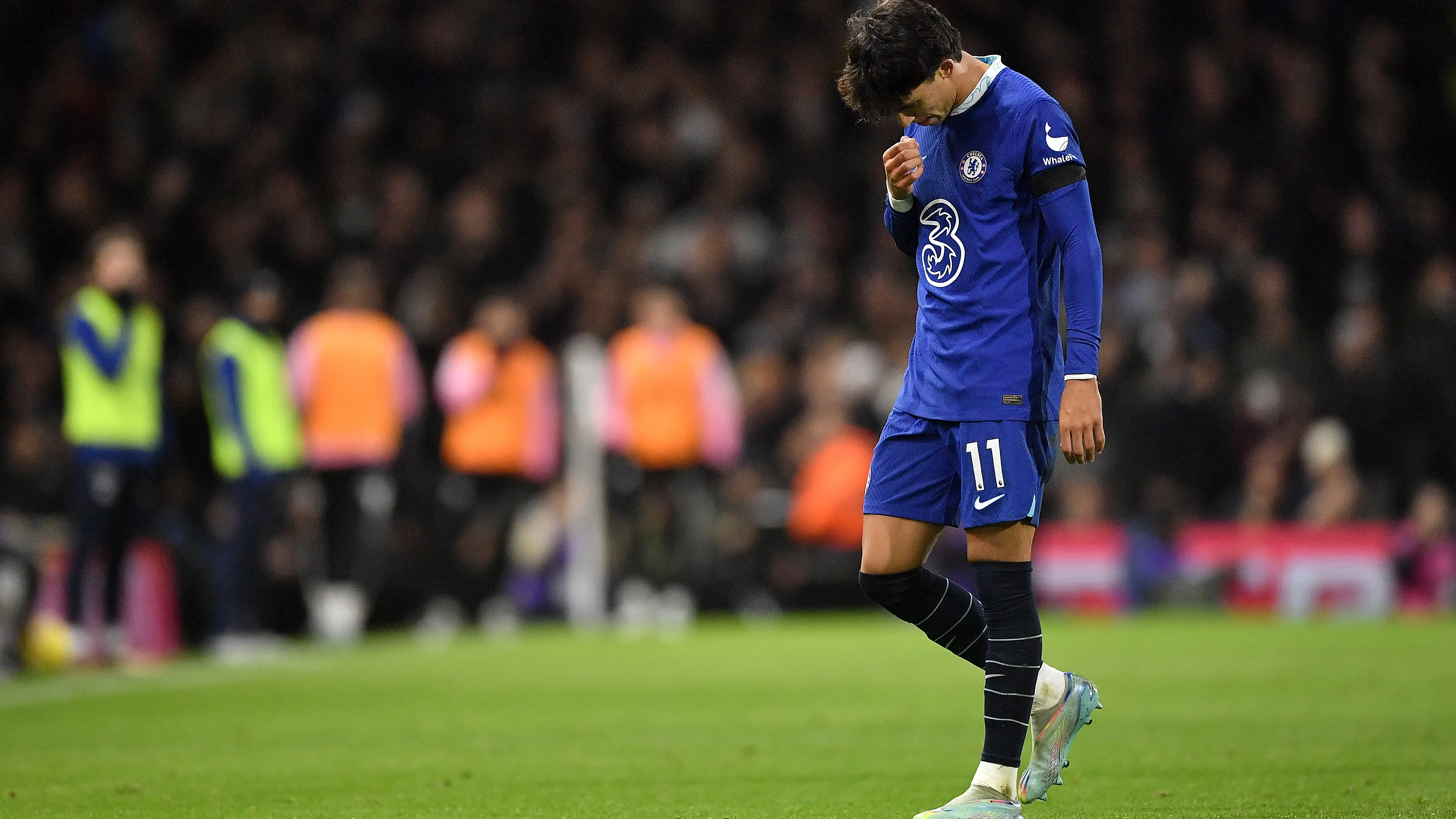 Joao F&eacute;lix abandona el c&eacute;sped de Craven Cottage tras ser expulsado ante el Fulham