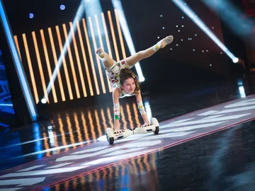 La increíble demostración de flexibilidad de Trixie, la primera niña que ejerce de coach en ‘El Desafío’ La increíble demostración de flexibilidad de Trixie, la primera niña que ejerce de coach en ‘El Desafío’