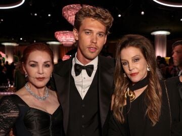 Priscilla Presley, Austin Butler y Lisa Marie Presley en los Globos de Oro