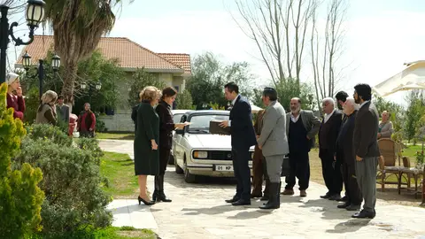 Züleyha y Lütfiye en el capítulo '129' de 'Tierra Amarga'. Züleyha y Lütfiye en el capítulo '129' de 'Tierra Amarga'.