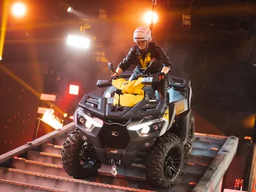 ¡Cuidado! Rosa López demuestra que es una mujer todoterreno sobre un quad en ‘El Desafío’ ¡Cuidado! Rosa López demuestra que es una mujer todoterreno sobre un quad en ‘El Desafío’