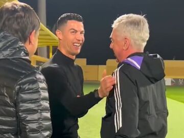 Cristiano Ronaldo saluda a Carlo Ancelotti