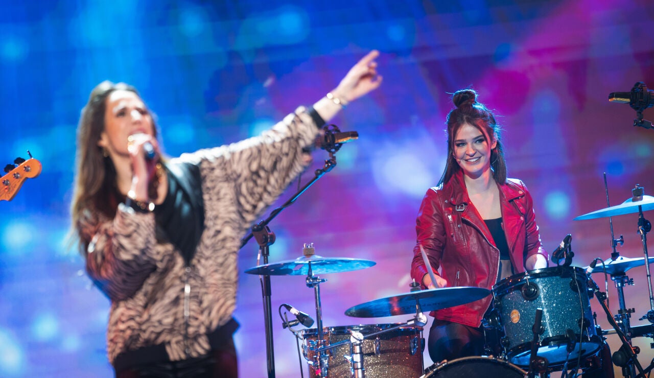 Laura Escanes desata la locura a la batería con “A prueba de ti” junto Malú en ‘El Desafío’ 