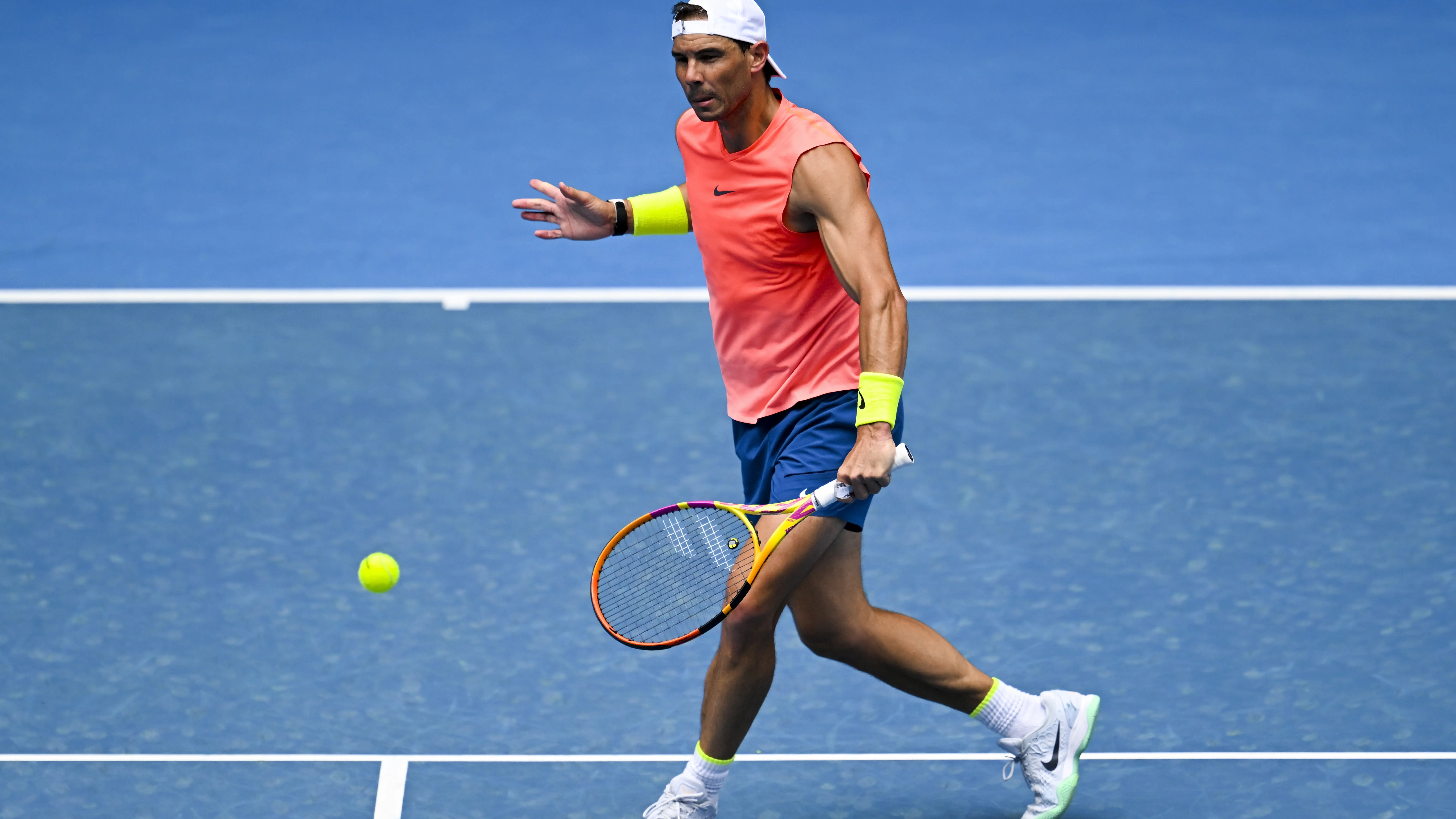 Rafa Nadal entrenando de cara al Open de Australia
