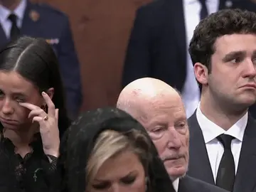 Froilán y Victoria Federica, en el funeral de Constantino de Grecia Froilán y Victoria Federica, en el funeral de Constantino de Grecia