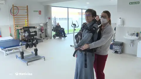 Un exoesqueleto utilizado para mover grandes pesos en las fábricas puede ayudar a enfermos de daño cerebral Un exoesqueleto utilizado para mover grandes pesos en las fábricas puede ayudar a enfermos de daño cerebral