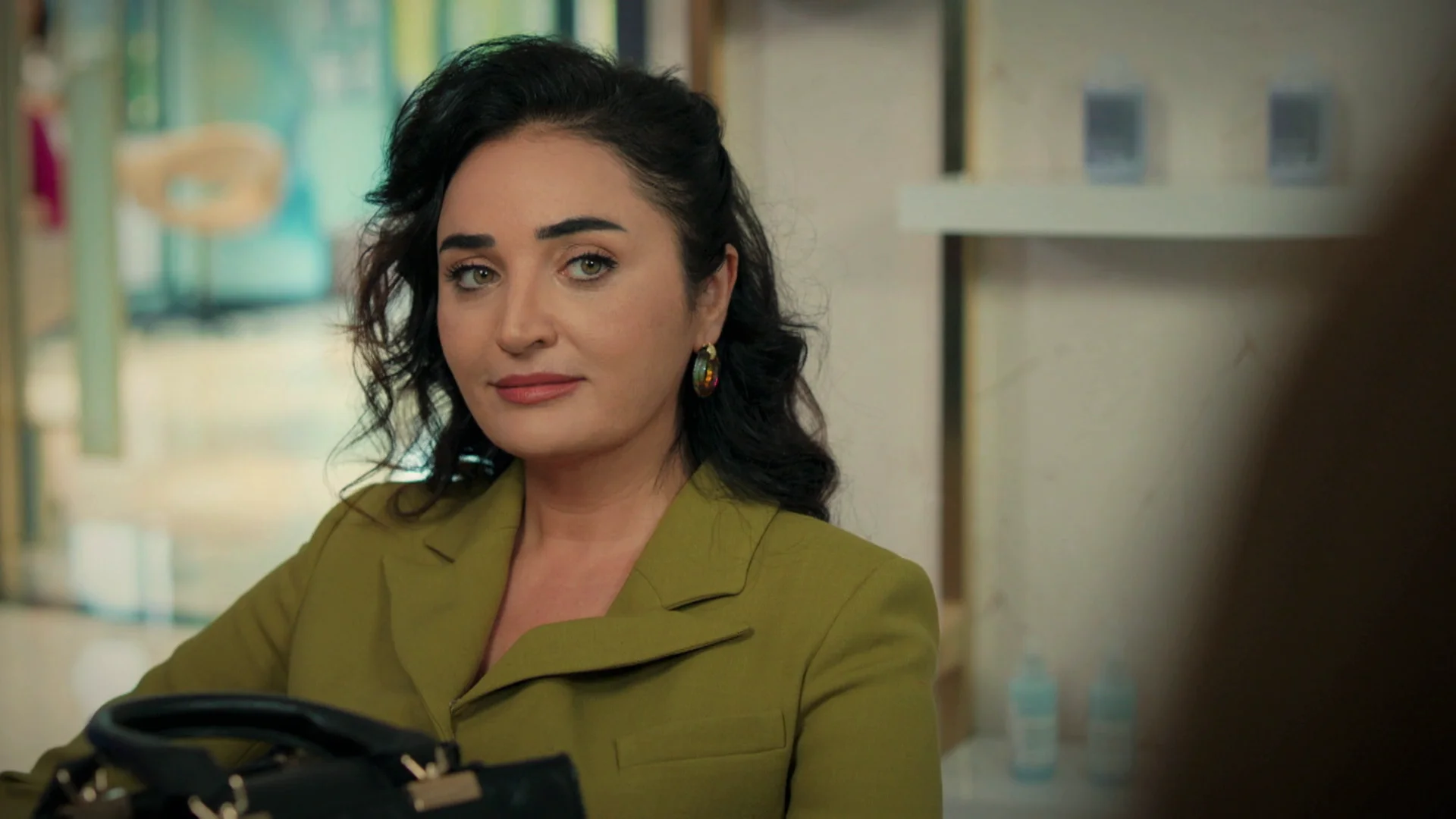 Una Sengül irreconocible pretendía vengarse de la madre de Berk, pero su plan no le sale como esperaba Una Sengül irreconocible pretendía vengarse de la madre de Berk, pero su plan no le sale como esperaba