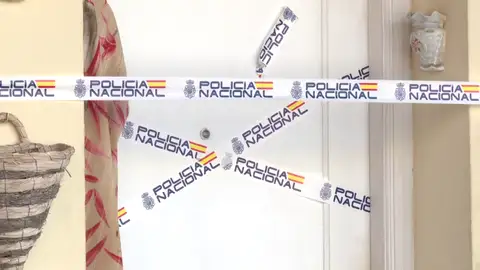 Bajó al bar a "tomarse una cerveza": los movimientos del detenido tras matar a su madre en Málaga Bajó al bar a "tomarse una cerveza": los movimientos del detenido tras matar a su madre en Málaga