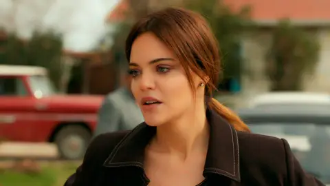 Züleyha consigue impedir momentáneamente el embargo de la mansión… ¿Conseguirá el dinero? Züleyha consigue impedir momentáneamente el embargo de la mansión… ¿Conseguirá el dinero?