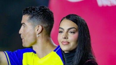 La hija pequeña de Georgina Rodríguez y Cristiano Ronaldo ya lleva el mismo pendiente de diamantes que su hermano de 5 años