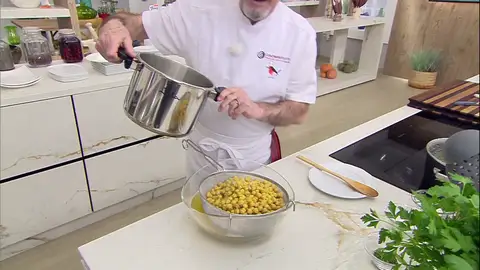 Escurre los garbanzos después de cocerlos Escurre los garbanzos después de cocerlos