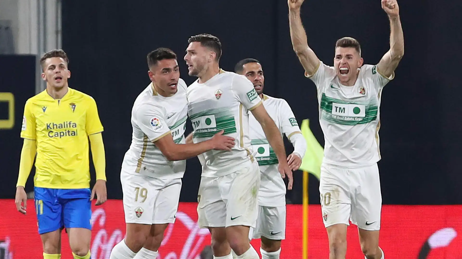 El Elche celebra su gol ante el Cádiz El Elche celebra su gol ante el Cádiz
