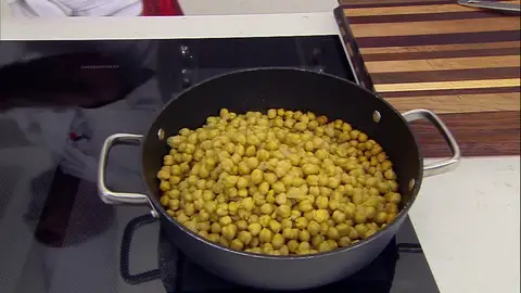El truco de los garbanzos de Arguiñano: tiempo de cocción y temperatura del agua El truco de los garbanzos de Arguiñano: tiempo de cocción y temperatura del agua