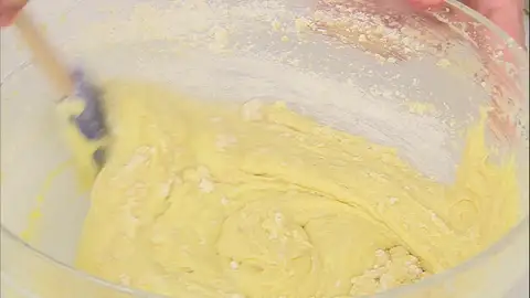 Elabora la masa para el bizcocho Elabora la masa para el bizcocho
