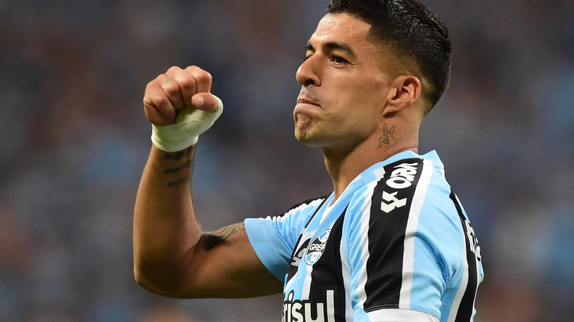 Luis Suárez celebra un gol en su debut con el Gremio Luis Suárez celebra un gol en su debut con el Gremio