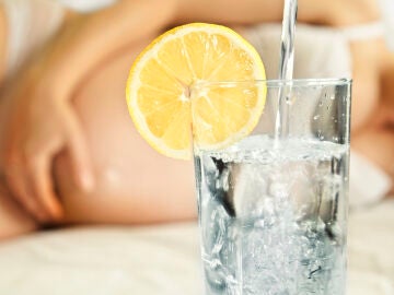 Por qué deberías incluir el limón en tu dieta durante el embarazo y la lactancia