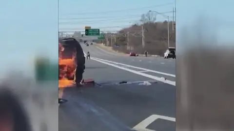 Vehículo en llamas Vehículo en llamas