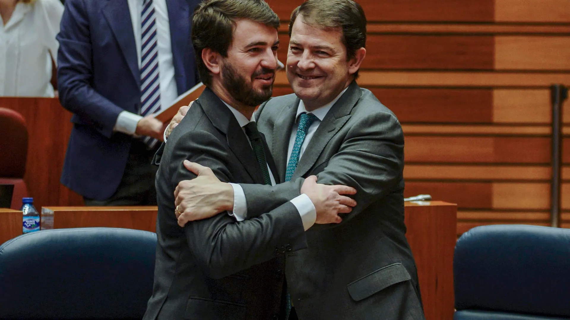 Alfonso Fernández Mañueco (d), y Juan García Gallardo (i) Alfonso Fernández Mañueco (d), y Juan García Gallardo (i)