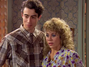 ¡Por fin volvemos a ver a Quico!: Así ha sido la inesperada llegada del hijo de Benigna a la Plaza de los Frutos ¡Por fin volvemos a ver a Quico!: Así ha sido la inesperada llegada del hijo de Benigna a la Plaza de los Frutos