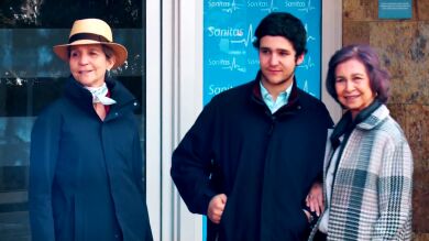 La infanta Elena viaja a Abu Dabi para acompañar a Froilán en los primeros días de su nueva vida