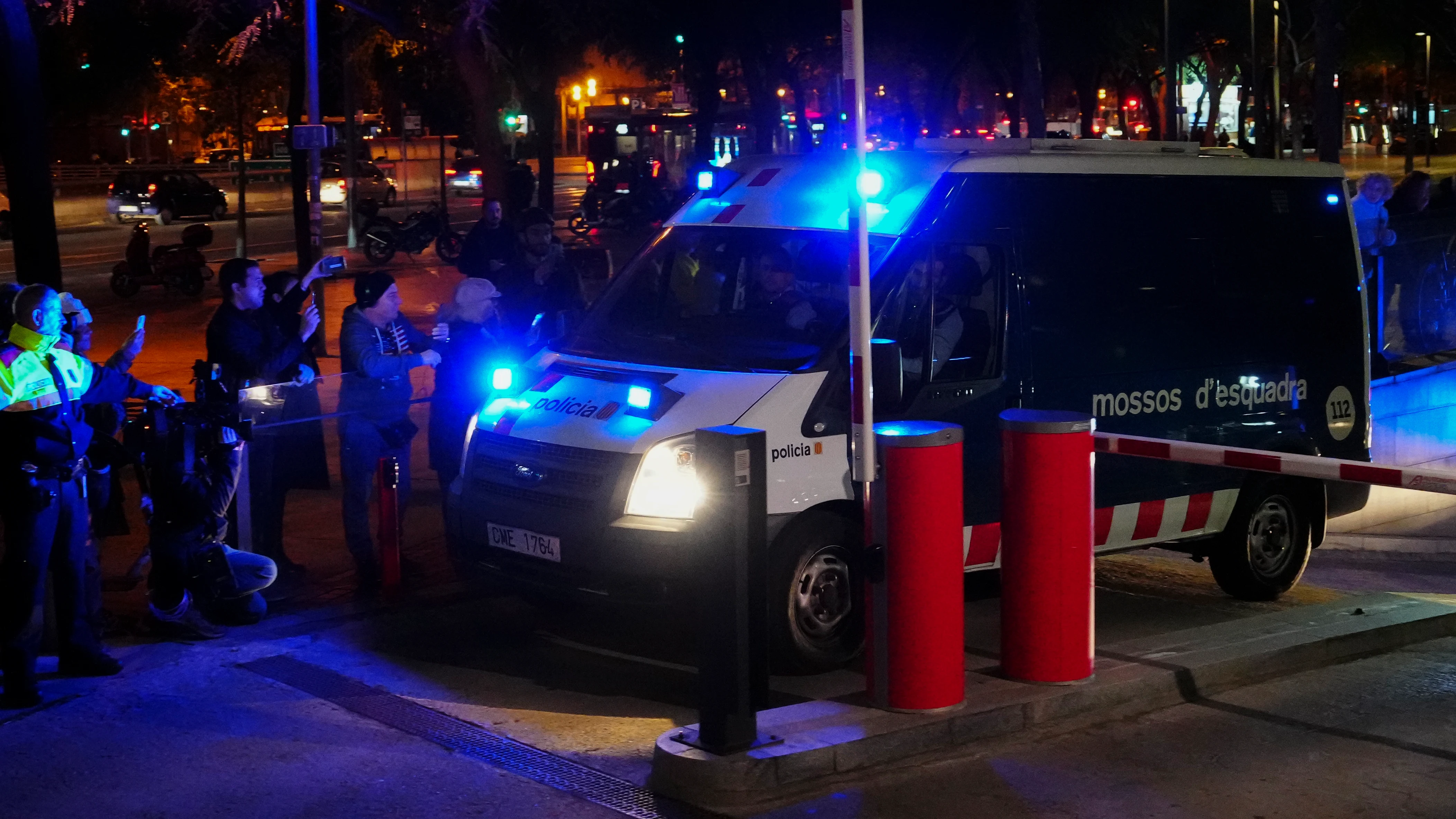 Dani Alves, a su salida los calabozos de la Ciudad de la Justicia hacia la cárcel Brians 1 Dani Alves, a su salida los calabozos de la Ciudad de la Justicia hacia la cárcel Brians 1