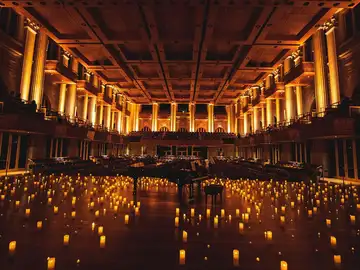 'Candlelight: 100 años de Warner Bros', el ciclo de conciertos que celebra el centenario de Warner Bros. Studios en 100 ciudades 'Candlelight: 100 años de Warner Bros', el ciclo de conciertos que celebra el centenario de Warner Bros. Studios en 100 ciudades