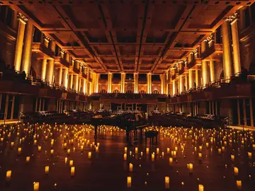 'Candlelight: 100 años de Warner Bros', el ciclo de conciertos que celebra el centenario de Warner Bros. Studios en 100 ciudades 'Candlelight: 100 años de Warner Bros', el ciclo de conciertos que celebra el centenario de Warner Bros. Studios en 100 ciudades