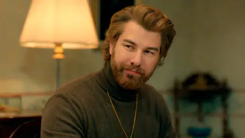 Züleyha quiere que Fikret sea su apoderado en la empresa Yaman… ¡Para no ver nunca más a Hakan! Züleyha quiere que Fikret sea su apoderado en la empresa Yaman… ¡Para no ver nunca más a Hakan!