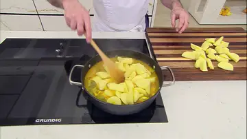 Añade las patatas