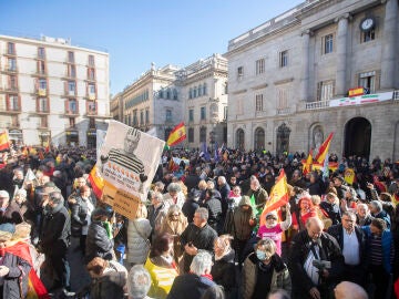 Concentración convocada por la plataforma constitucionalista Cataluña Suma contra el presidente del Gobierno