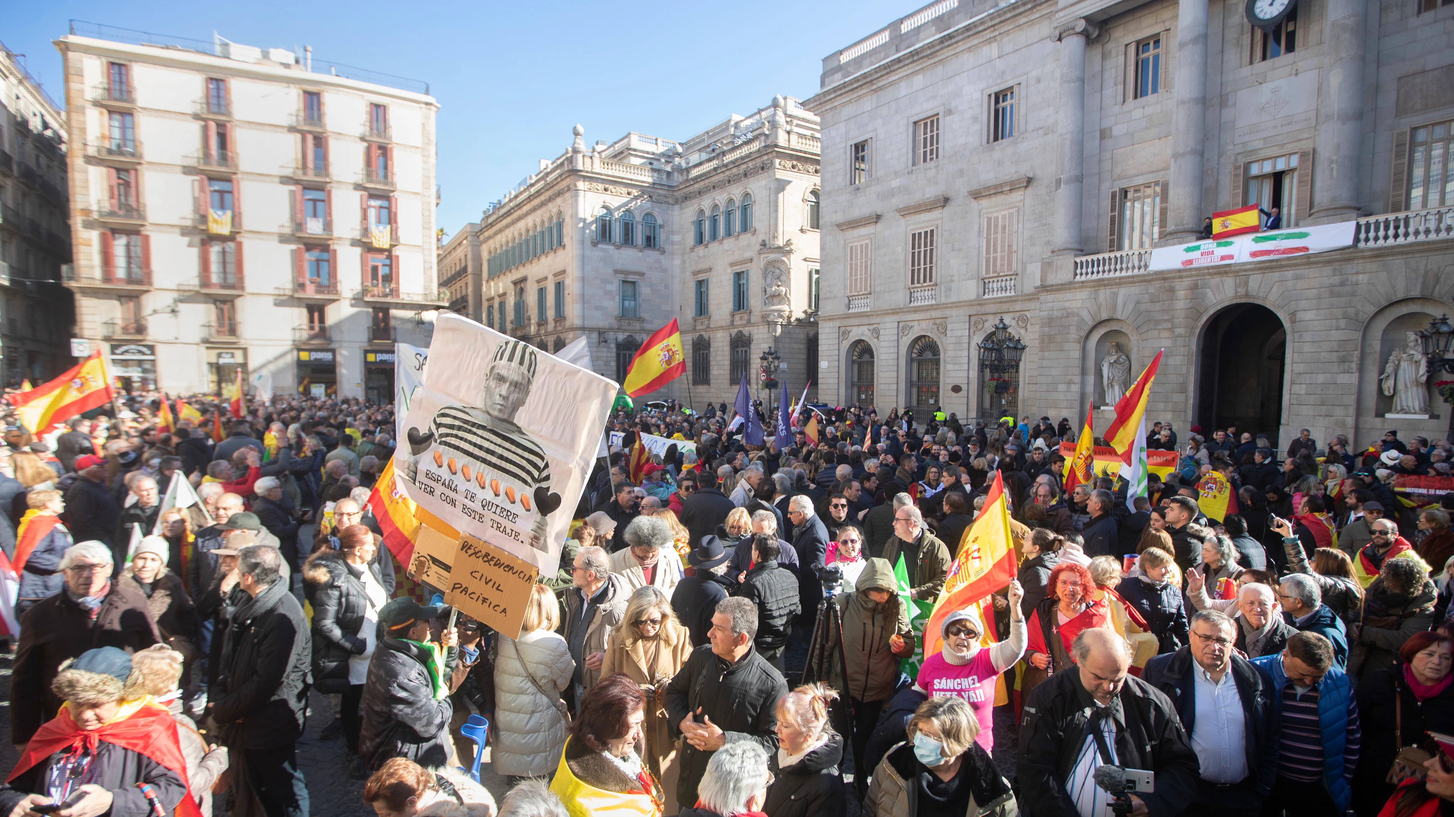 Concentración convocada por la plataforma constitucionalista Cataluña Suma contra el presidente del Gobierno Concentración convocada por la plataforma constitucionalista Cataluña Suma contra el presidente del Gobierno