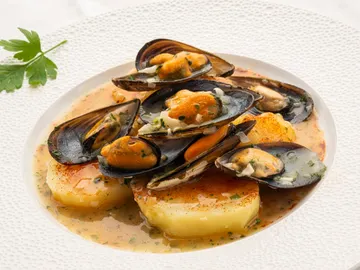 Receta rápida de Arguiñano: mejillones con patatas y salsa verde Receta rápida de Arguiñano: mejillones con patatas y salsa verde
