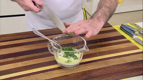 Elabora la salsa de yogur Elabora la salsa de yogur