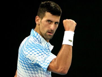 Novak Djokovic celebra un punto en el Open de Australia