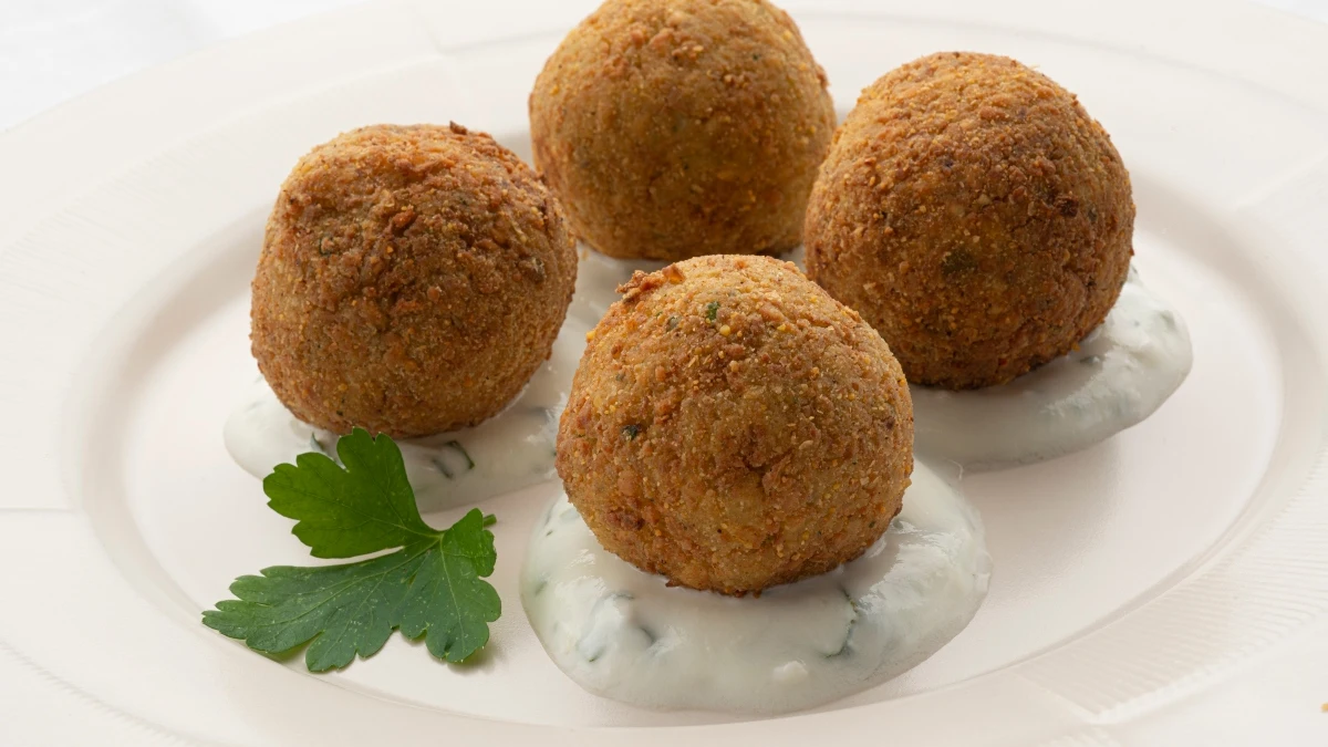 Arguiñano: falafel de pistachos con salsa de yogur Arguiñano: falafel de pistachos con salsa de yogur