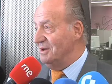 El rey Juan Carlos I viajará a París para el ingreso de Vargas Llosa en la Academia Francesa El rey Juan Carlos I viajará a París para el ingreso de Vargas Llosa en la Academia Francesa