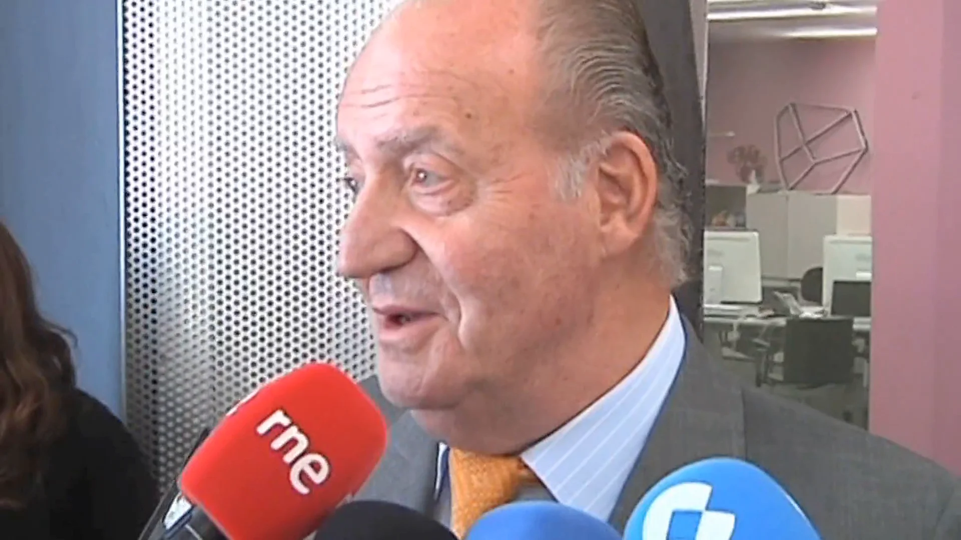 El rey Juan Carlos I viajar&aacute; a Par&iacute;s para el ingreso de Vargas Llosa en la Academia Francesa