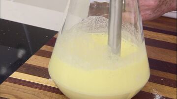Elabora la masa de los crepes
