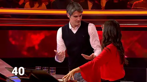 ¿Manzanas con flotador salvavidas? La confusa respuesta que enfrenta a Alicia y Juan ¿Manzanas con flotador salvavidas? La confusa respuesta que enfrenta a Alicia y Juan