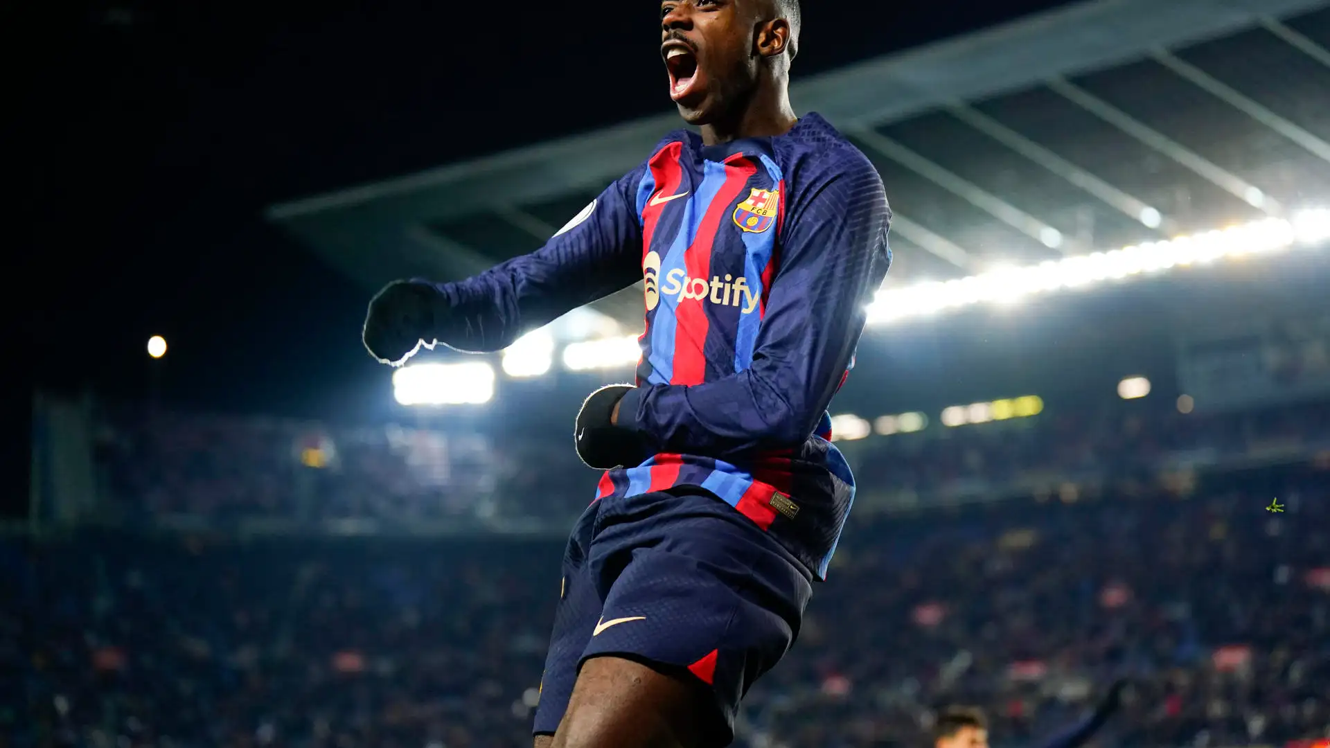 Dembélé celebra su gol a Remiro Dembélé celebra su gol a Remiro