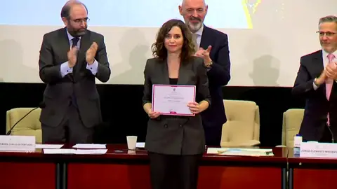 Isabel Ayuso durante el acto de la UCM en la que ha sido nombrada 'alumni ilustre' Antena 3 Noticias