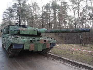 Un tanque de combate alemán tipo Leopard 2A7V en la Brigada Panzerlehr de la Bundeswehr alemana en Munster