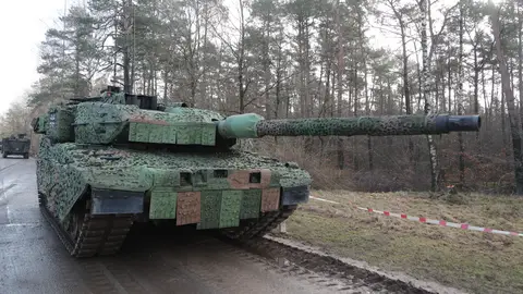 Un tanque de combate alemán tipo Leopard 2A7V en la Brigada Panzerlehr de la Bundeswehr alemana en Munster Un tanque de combate alemán tipo Leopard 2A7V en la Brigada Panzerlehr de la Bundeswehr alemana en Munster