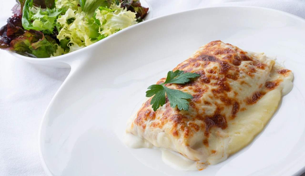 Receta de aprovechamiento de Karlos Arguiñano: crepes de carne gratinados con mozzarella