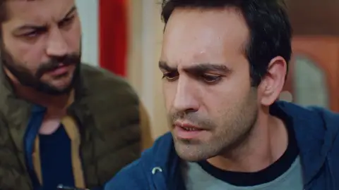 Demir, espantado, recibe las órdenes para salvar a Öykü, Candan y Sevgi de su cautiverio