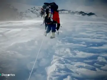 Txikon, primer alpinista en hacer cima en el Manaslu sin oxígeno y en invierno Txikon, primer alpinista en hacer cima en el Manaslu sin oxígeno y en invierno