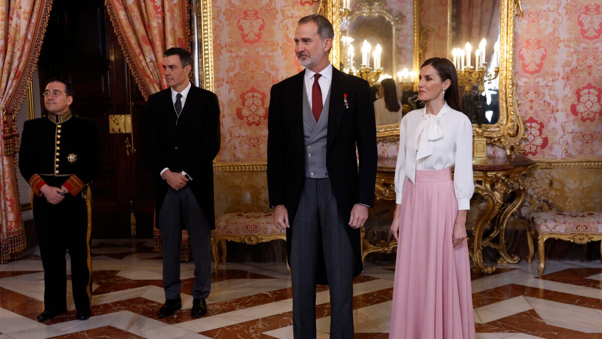 Desplante del embajador de Irán a la reina Letizia: no le da la mano en el  Palacio Real