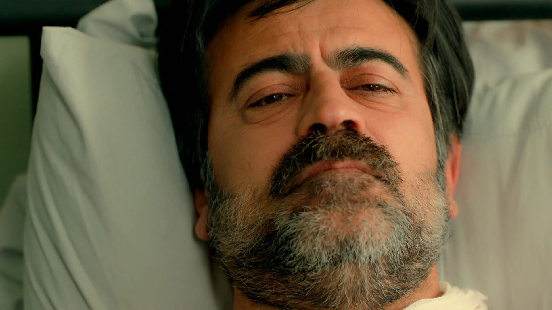 Abdülkadir protege a su hermano Vahap de la policía, pero no le perdona Abdülkadir protege a su hermano Vahap de la policía, pero no le perdona