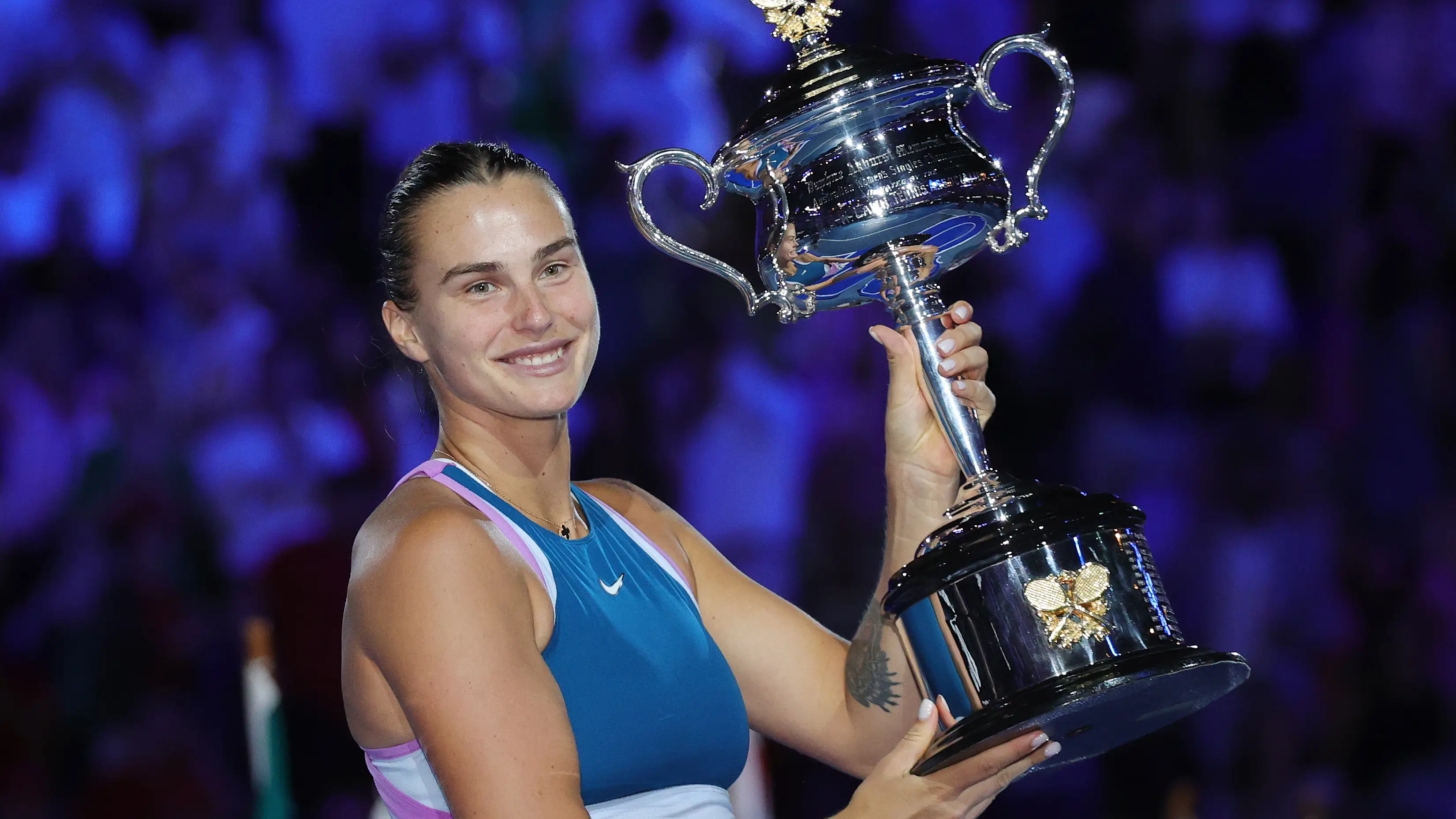 Aryna Sabalenka levanta el trofeo del Open de Australia 2023 Aryna Sabalenka levanta el trofeo del Open de Australia 2023