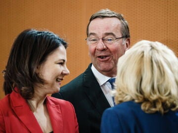 El ministro de Defensa alemán, junto a la ministra de Exteriores alemana
